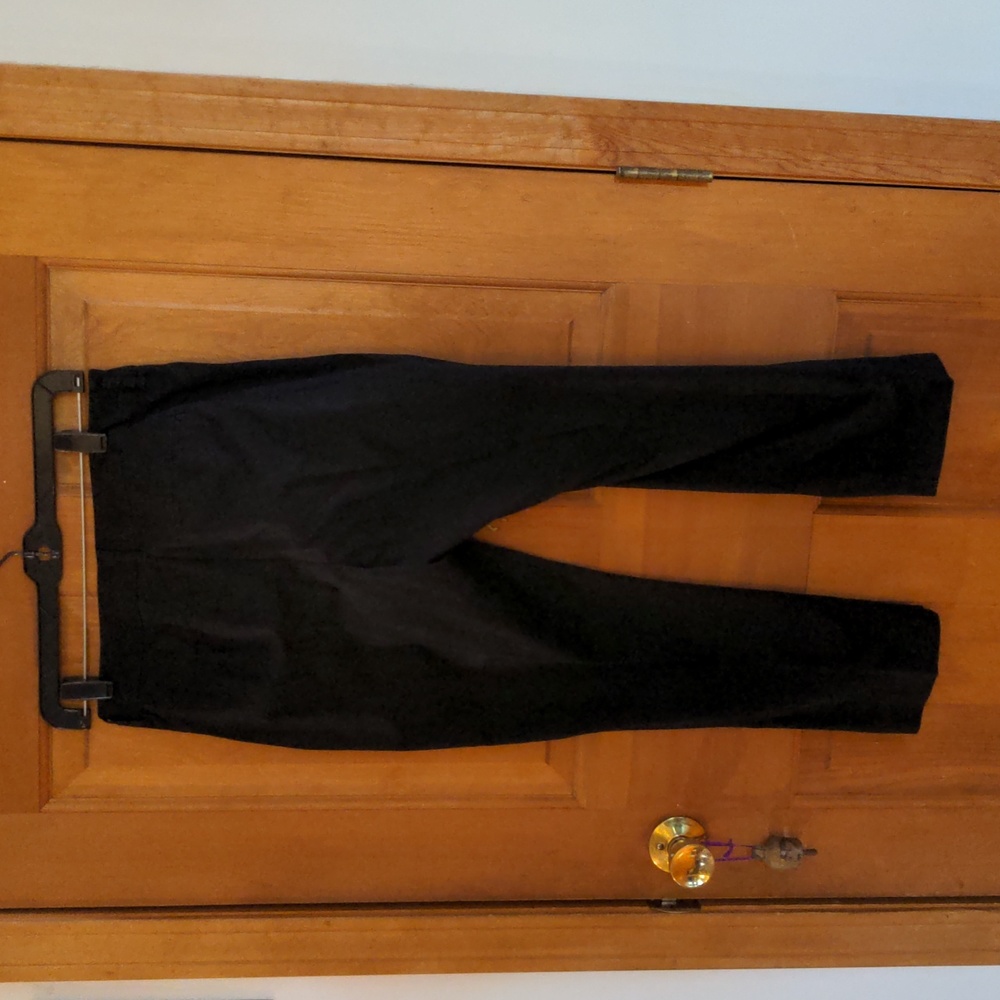 Old Navy Black Cigarette Capri Pants March 2012 Size 2 - Picture 4 of 9